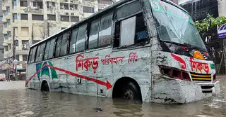 অঝোর বৃষ্টিতে ‘ডুবলো ঢাকা’, দুর্ভোগ চরমে